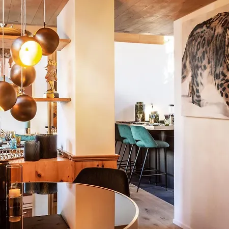 シャレー Casa Leopardo マローヤ